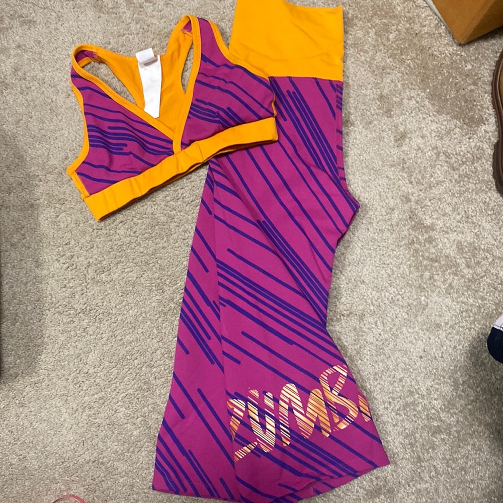 Zumba Feet the thrill outfit: V bra Sz M and XS bottom